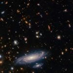 وب کهکشان مارپیچی LEDA 2046648 را در میان هزاران کهکشان دیگر ثبت کرد!!